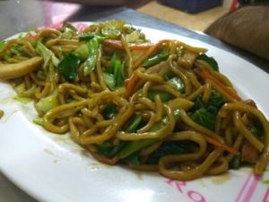 tallarines con verduras at Lee Jae Veg in Bangkok