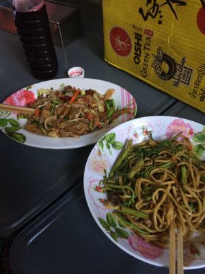 Pad see ew at Lee Jae Veg in Bangkok