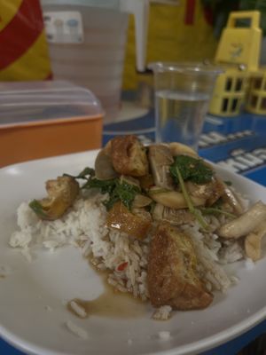 Tao Hu Kra Pao  at Lee Jae Veg in Bangkok