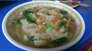 Sopa de verduras y noodles de arroz at Lee Jae Veg in Bangkok