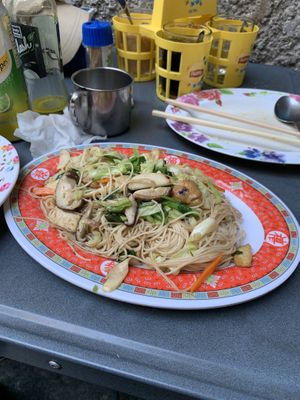 Pad Mee Hong Gong 40 bht  at Lee Jae Veg in Bangkok