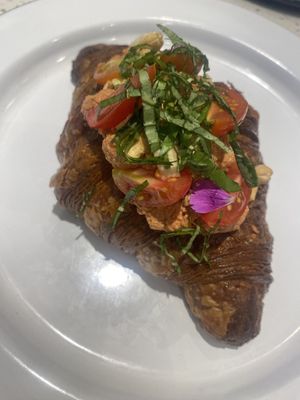 Croissant con untable de tofu y tomates  at Nueza in Buenos Aires