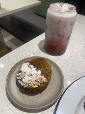 Pink latte y torta de peras   at Nueza in Buenos Aires