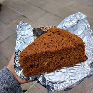 Torta de zanahoria vegana (7.500 COP) at Tienda & Cocina Vegetariana in Medellin