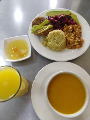 Bunch of the day in September 2024 at Tienda & Cocina Vegetariana in Medellin