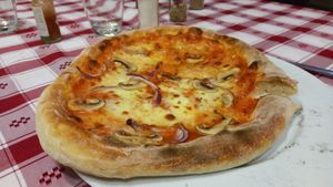 Pizza napoletana. vegan option also. at Bella Estrela in Covilha