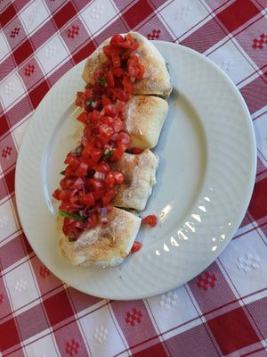 nossa invenção do chef -  novo primeiro prato vegan FROSKATE
 meia bruscheta meia focaccia
venha tentar

our chef invention - a new first vegan dish FROSKATE
half bruschetta at Bella Estrela in Covilha