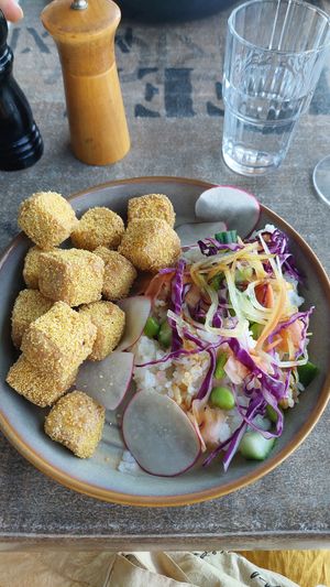 Vegan Poke Bowl for breakfast at PumpHouse Kununurra in Kununurra