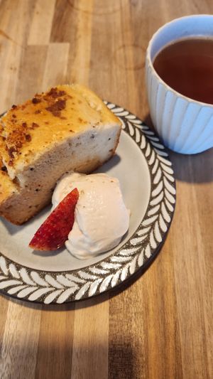 Miso cake at Hakoo Cafe Me in Kamakura