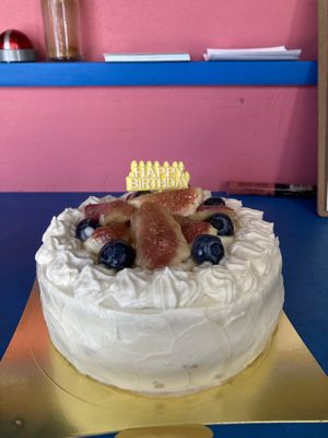 Birthday cakee  at Hakoo Cafe Me in Kamakura