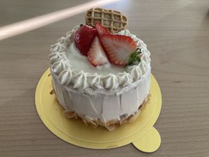 Valentine cake  at Hakoo Cafe Me in Kamakura