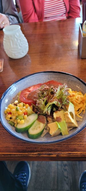 Gemischter Salat italian Dressing (offenbar doch vegan) at Stars and Stripes in Berikon