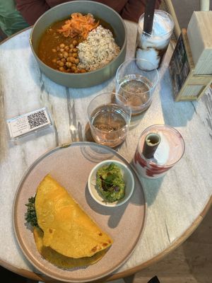 Spiced curry (top), quesadilla (bottom)  at Alchemy Tokyo -Azabudai Hills - アルケミー in Tokyo