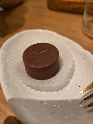 Raw chocolate with peanut butter filling at Alchemy Tokyo -Azabudai Hills - アルケミー in Tokyo