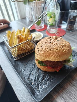 Vegan beach burger at Strandpaviljoen Faro Beach in De Cocksdorp