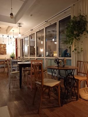 Sitzplätze innen at Nähcafe Edeltraud in Wurzburg