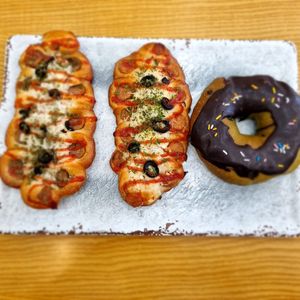 Pizza 4000w, donut 4000 at Rainbow Crust in Busan