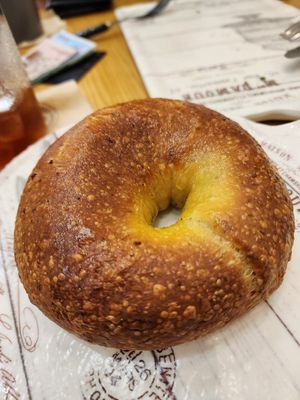 Vegetable cracker bagel at Rainbow Crust in Busan