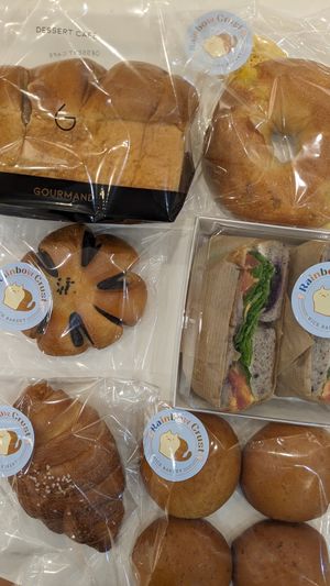 Vegan Chestnut Loaf, coconut Cheese Bread, Red Bean Bread, Blueberry Cream Cheese Bagel Sandwich, Salt Butter Bread, Vegetable Morning Bun at Rainbow Crust in Busan