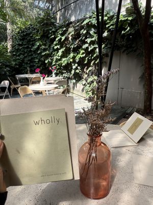 Hermoso lugar para actividades o citas   at W h o l l y in Medellin