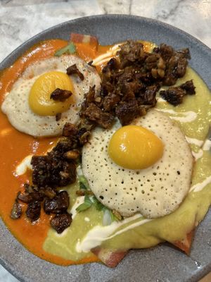 Webos rancheros, hechos 100% a base de plantas, con el mejor suadero hecho de seitan y setas. Son lo máximo.   at Mad Lab in Mexico City