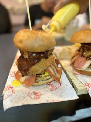 Hamburguesa western bacon. Es súper leñadora y deliciosa.   at Mad Lab in Mexico City