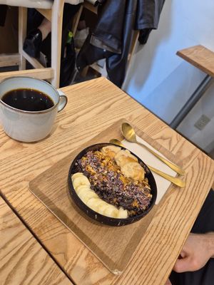 Coffee and peanut butter bowl at Tokyo Juice - Azabudai Hills in Tokyo