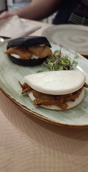Bao y bao black at La Villa de Dolly & Parton in Algeciras