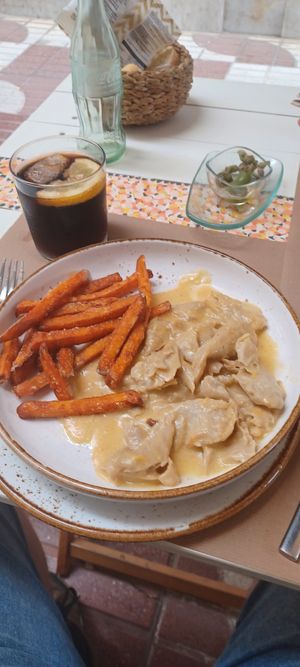 "Chicken" with fries. at La Villa de Dolly & Parton in Algeciras