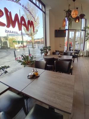 Inside 2 at Manis in The Hague