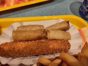 Loempia's en kipcorn at Frituur Tervuurse Poort in Leuven