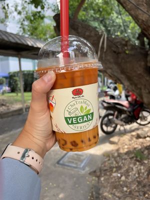 Vegan Thai tea - asked for another cup - reusable, but it’s not for vegan series   at Cha Tra Meu - Ratchadamri in Bangkok
