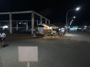 The van on the crossroads, pretty close to main drag  at Bappa in Coron