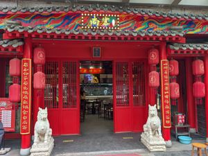 Front door at Shangzhai Leizhali Noodle Restaurant - 尚寨嫽扎咧面馆(钟楼店) in Xian