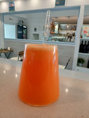 Succo naturale di arance, carota e lime at Marea in Ischia