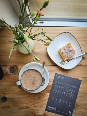 Zitronenkuchen und Kakao at Signcafe in Cologne