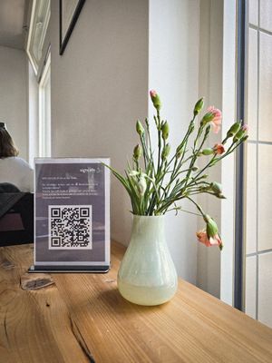 Scan für die Gebärden-Videos at Signcafe in Cologne