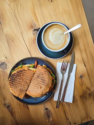 Panini Vegan und Hafer-Cappuccino at Signcafe in Cologne