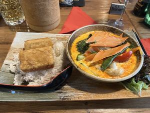 Curry mit Tofu  at Deli Dojo in Idstein