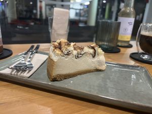 Veganer Käsekuchen mit Zimtschneckentopping   at Veganaria in Ponta Do Sol