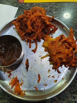 Onion bhajees, served with nice-tasting chutney at Sri Rathiga - Edgware in North West London