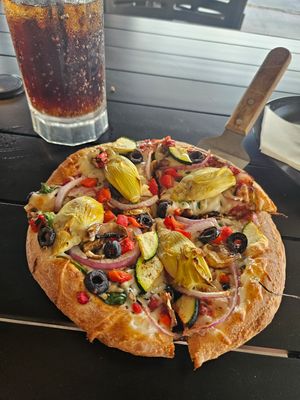 Super tasty pizza w/ vegan cheese at Black Rock Pizza in Kihei