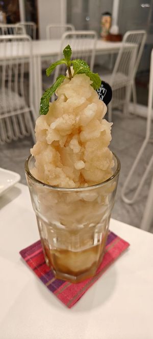 Fresh smoothie at Tammang Isaan Vegan – Rama 2 · ตำมัง อีสาน เจ มังสวิรัติ วีแกน in Bangkok