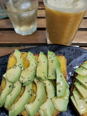 Homemade hummus and avocado on gluten-free bread at EL Jardín Secreto Arrecife in Lanzarote