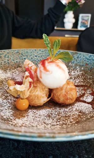 Kokosbällchen mit Eis at Akimy in Munich