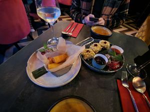 Starters: spring rolls and crispy tofu at Akimy in Munich
