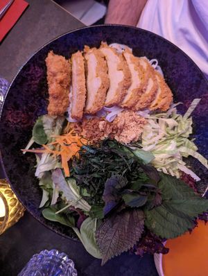 Veganes Chicken mit Reisbandnudeln und Erdnusssoße at Akimy in Munich