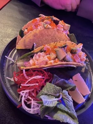 Tacos mit Lachs und Avocado Trüffel (T2)  at Akimy in Munich