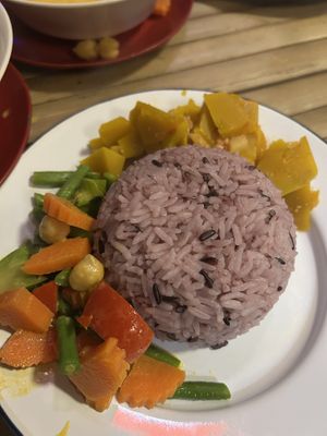 sharing chickpea curry & pumpkin curry w purple rice 🌾   at Free Bird Cafe Pai in Pai