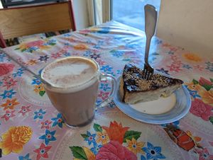 Hot chocolate and vegan pudding at L' Ecomotive in Marseille